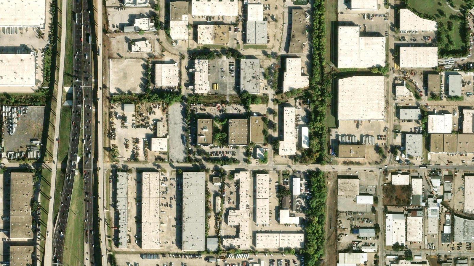 2481 MANANA DRIVE, DALLAS, TX(本社・衛星)