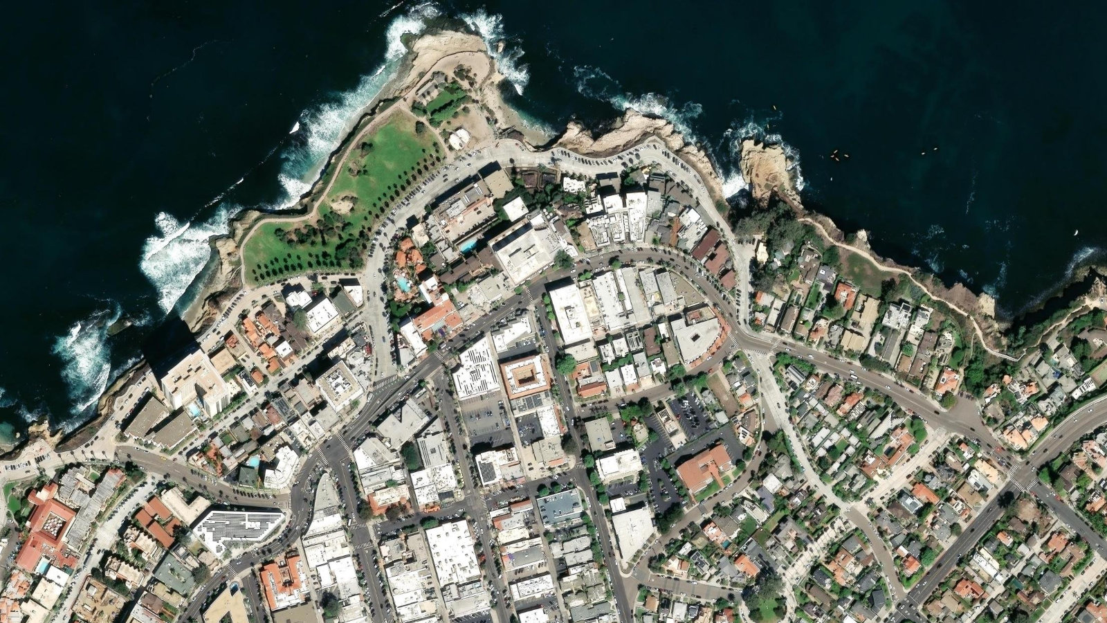 7979 IVANHOE AVENUE, LA JOLLA, CA(本社・衛星)