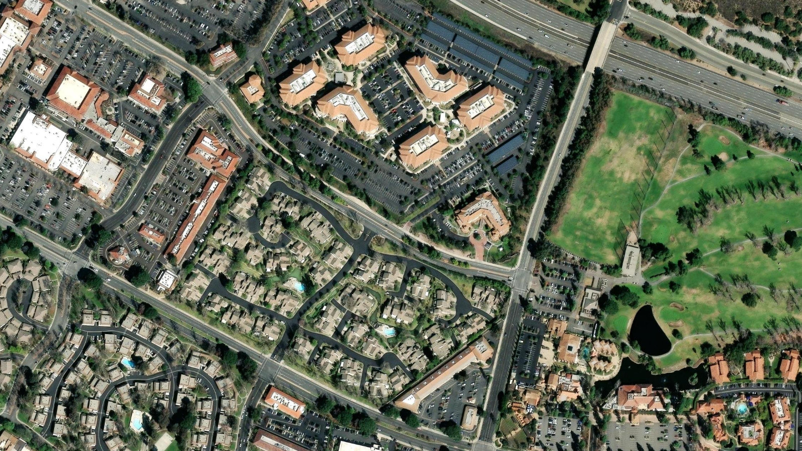 3043 TOWNSGATE ROAD, WESTLAKE VILLAGE, CA（本社・衛星）