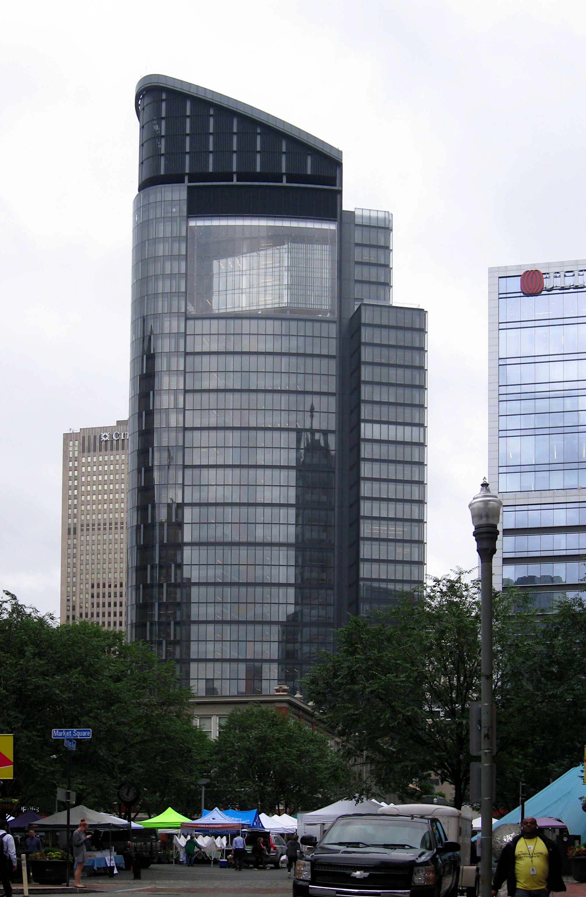 Pittsburgh-Downtown-2019-06-13-Tower-at-PNC-Plaza-01