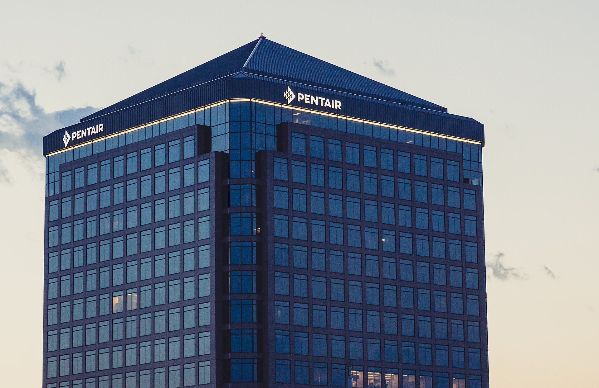 Pentair Building - US Corporate Headquarters Office Building (34514586172)