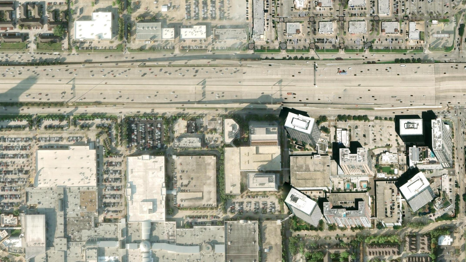 9821 KATY FREEWAY, HOUSTON, TX(本社・衛星)