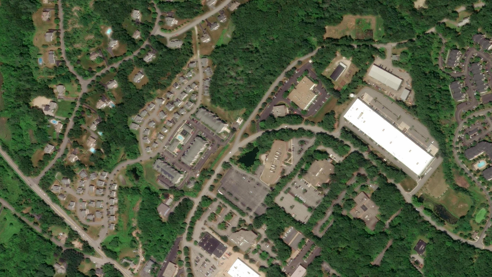 100 NAGOG PARK, ACTON, MA(本社・衛星)