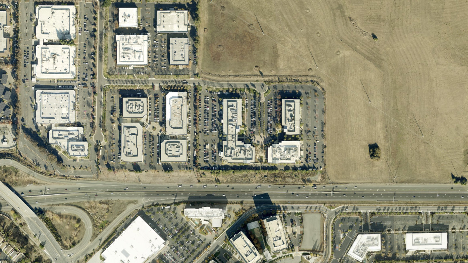 150 BAYTECH DRIVE, SAN JOSE, CA（本社・衛星）