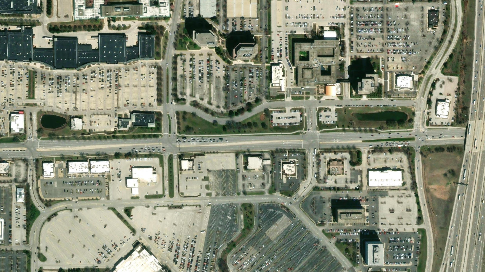1750 E. GOLF ROAD, SCHAUMBURG, IL（本社・衛星）
