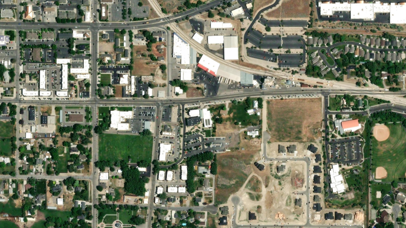 256 W. DATA DRIVE, DRAPER, UT（本社・衛星）