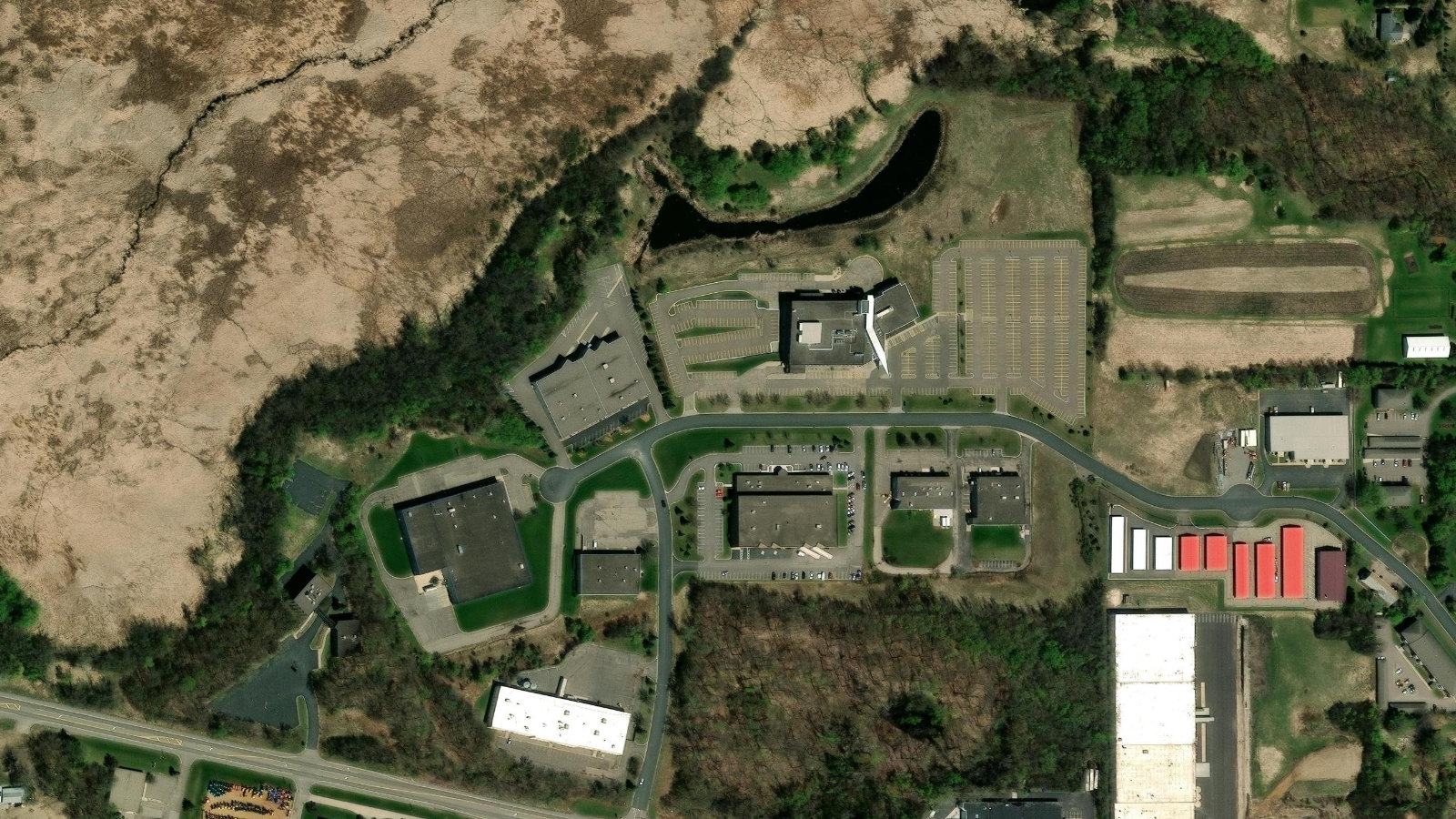 5540 Pioneer Creek, Maple Plain, MN（本社・衛星）