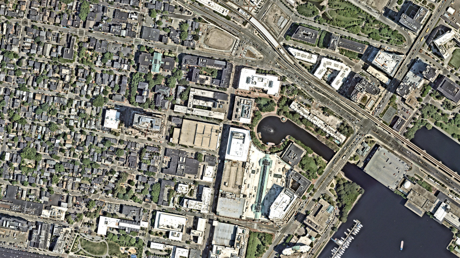 60 FIRST ST., CAMBRIDGE, MA(本社・衛星)