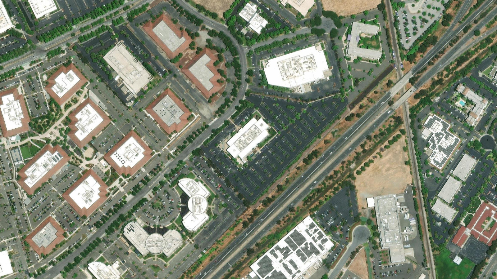 6600 DUMBARTON CIRCLE, FREMONT, CA(本社・衛星)