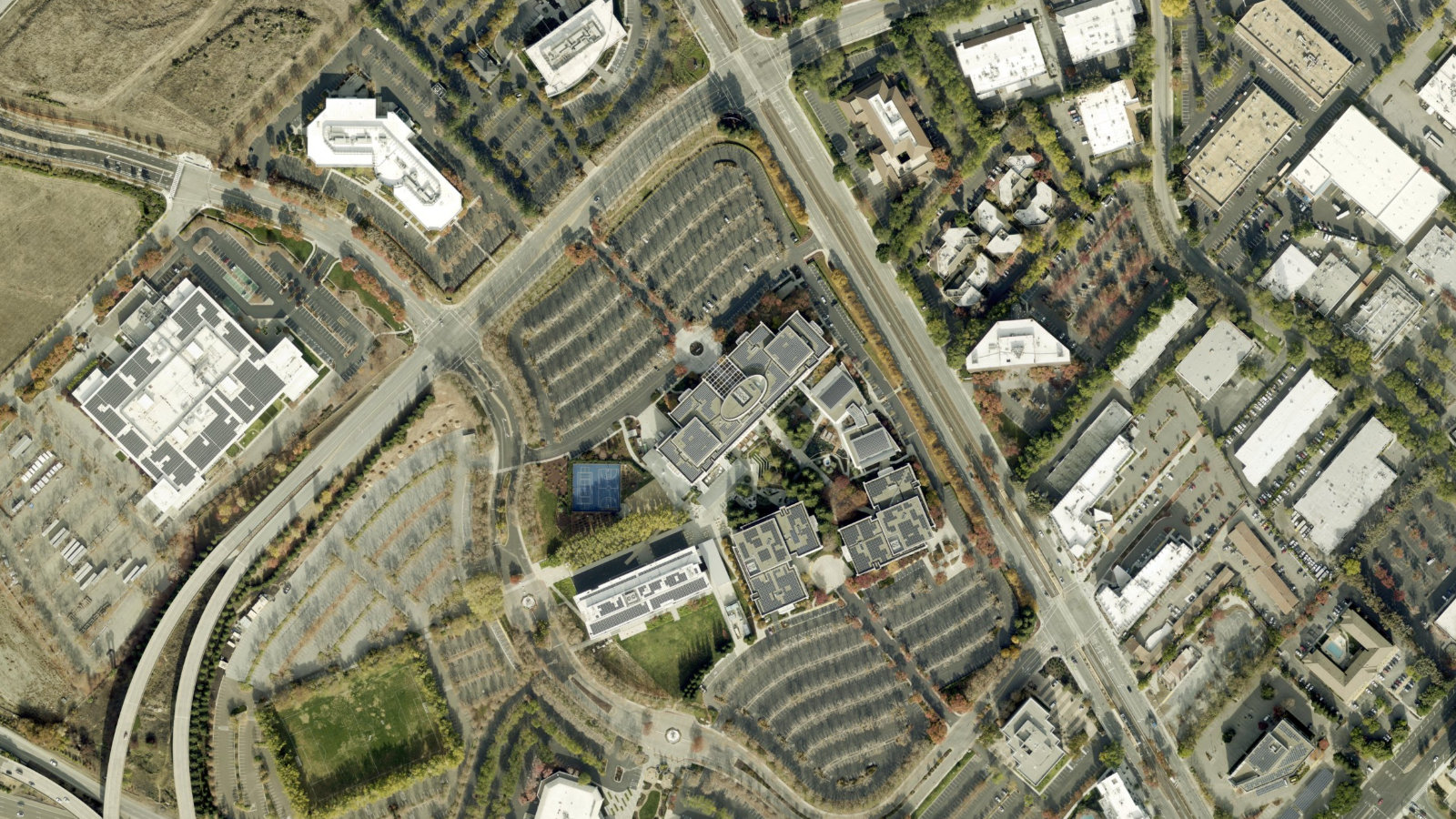 2211 NORTH FIRST STREET, SAN JOSE, CA（本社・衛星）