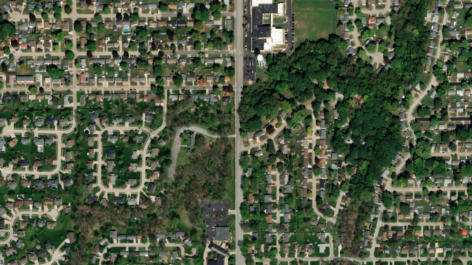 3551 7TH STREET, MOLINE, IL（本社・衛星）