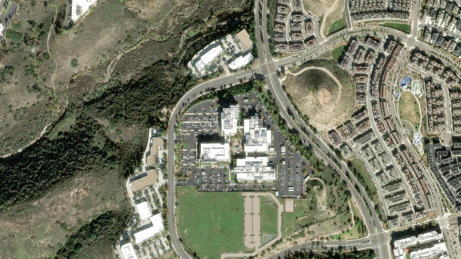 9975 SUMMERS RIDGE ROAD, SAN DIEGO, CA(本社・衛星)