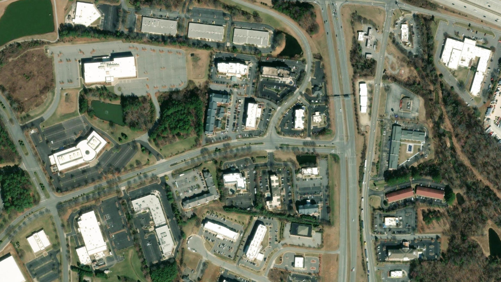 7628 THORNDIKE ROAD, GREENSBORO, NC（本社・衛星）