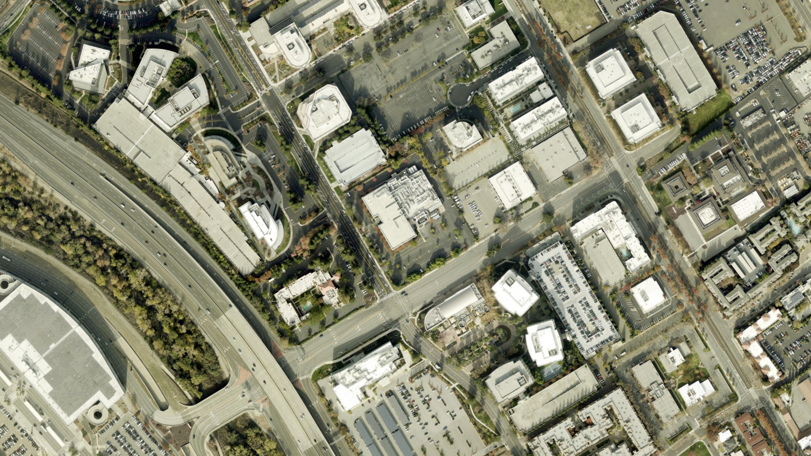 1730 TECHNOLOGY DRIVE, SAN JOSE, CA(本社・衛星)