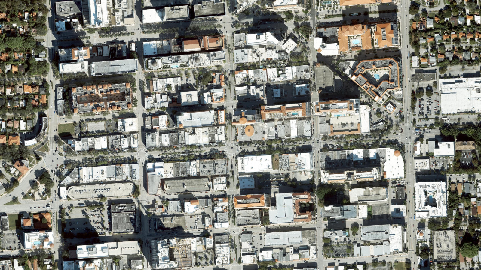 2333 PONCE DE LEON, MIAMI, FL(本社・衛星)