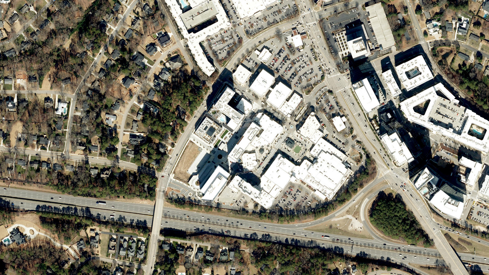 4114 CENTER AT NORTH HILLS STREET, RALEIGH, NC(本社・衛星)