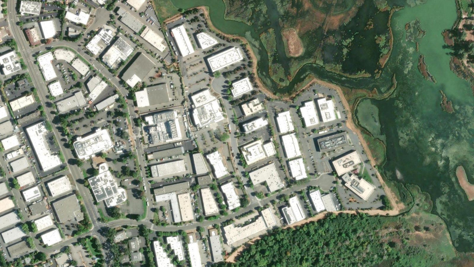60 LEVERONI COURT, NOVATO, CA(本社・衛星)