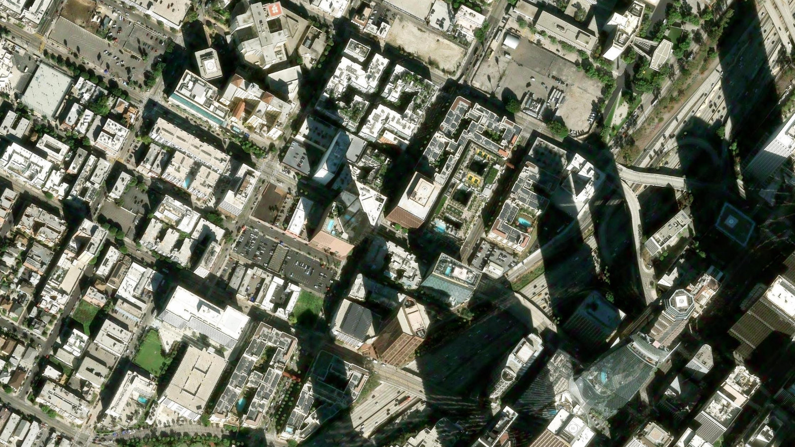 1055 WILSHIRE BOULEVARD, LOS ANGELES, CA（本社・衛星）