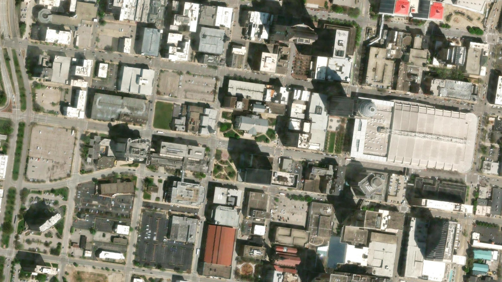 REPUBLIC CORPORATE CENTER, LOUISVILLE, KY（本社・衛星）