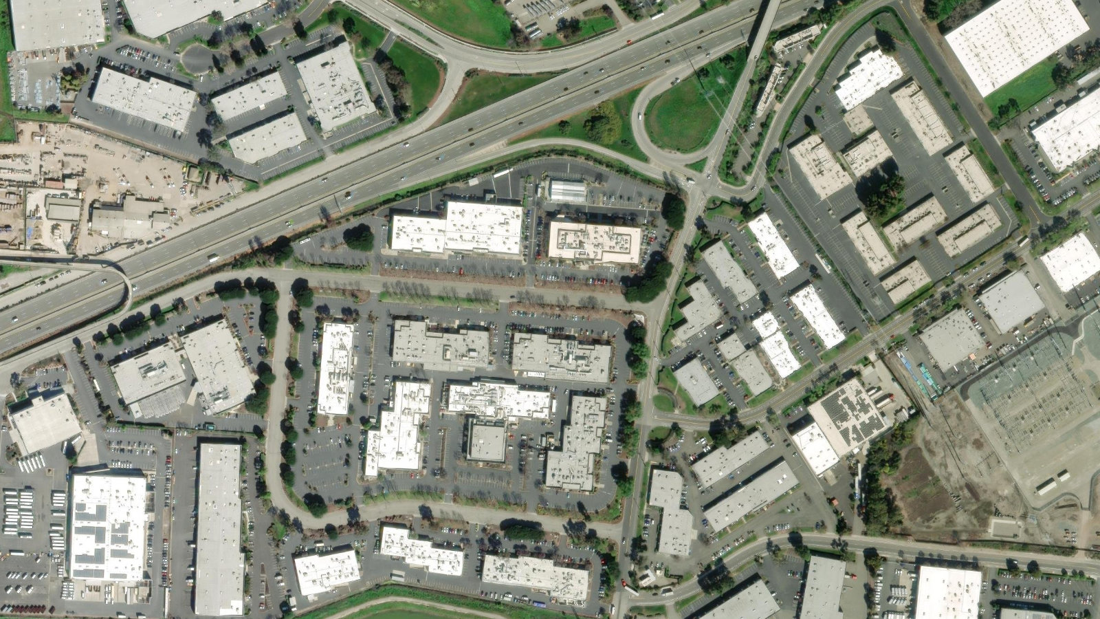 3928 POINT EDEN WAY, HAYWARD, CA（本社・衛星）