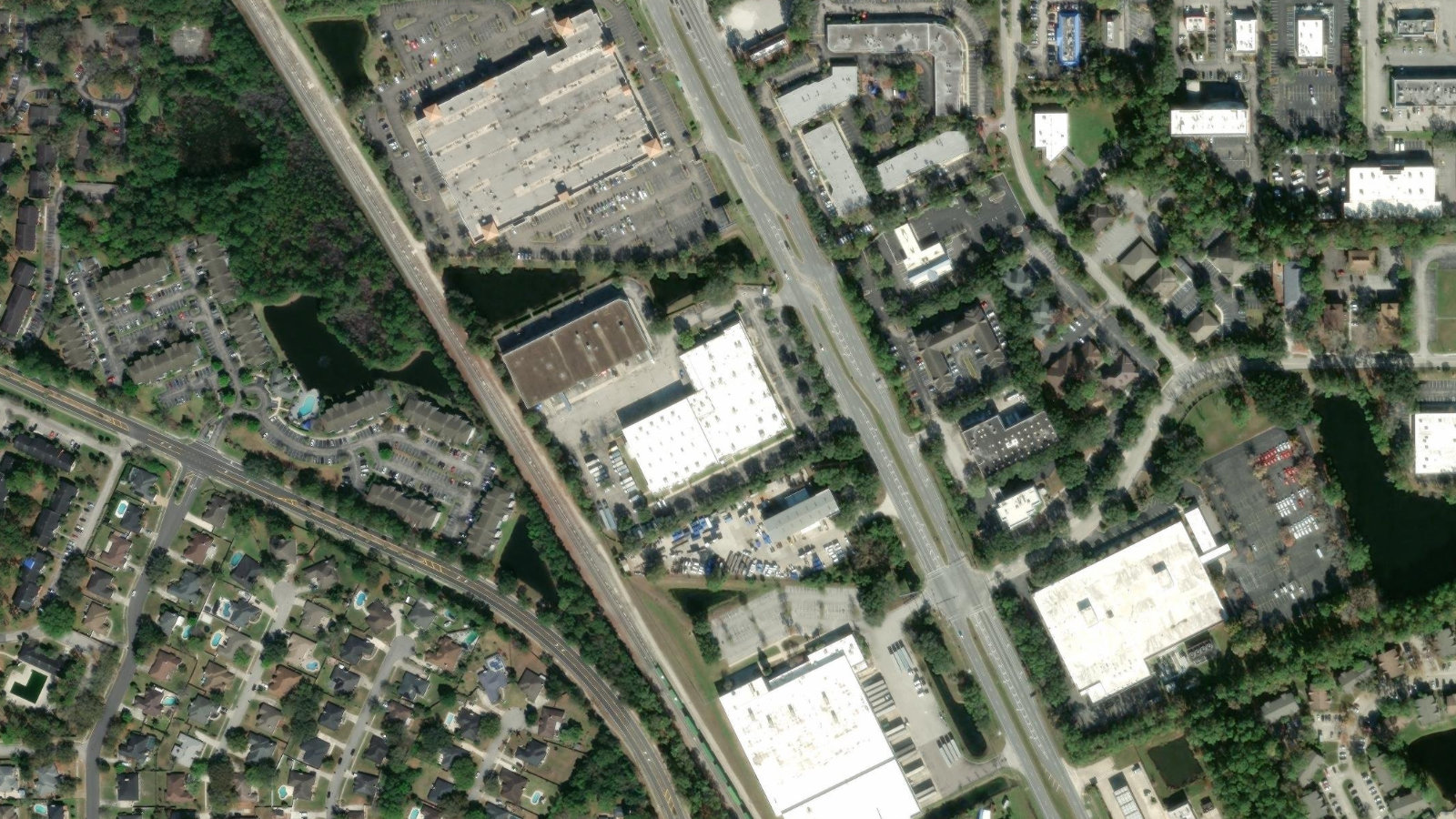 8226 PHILIPS HIGHWAY, JACKSONVILLE, FL（本社・衛星）
