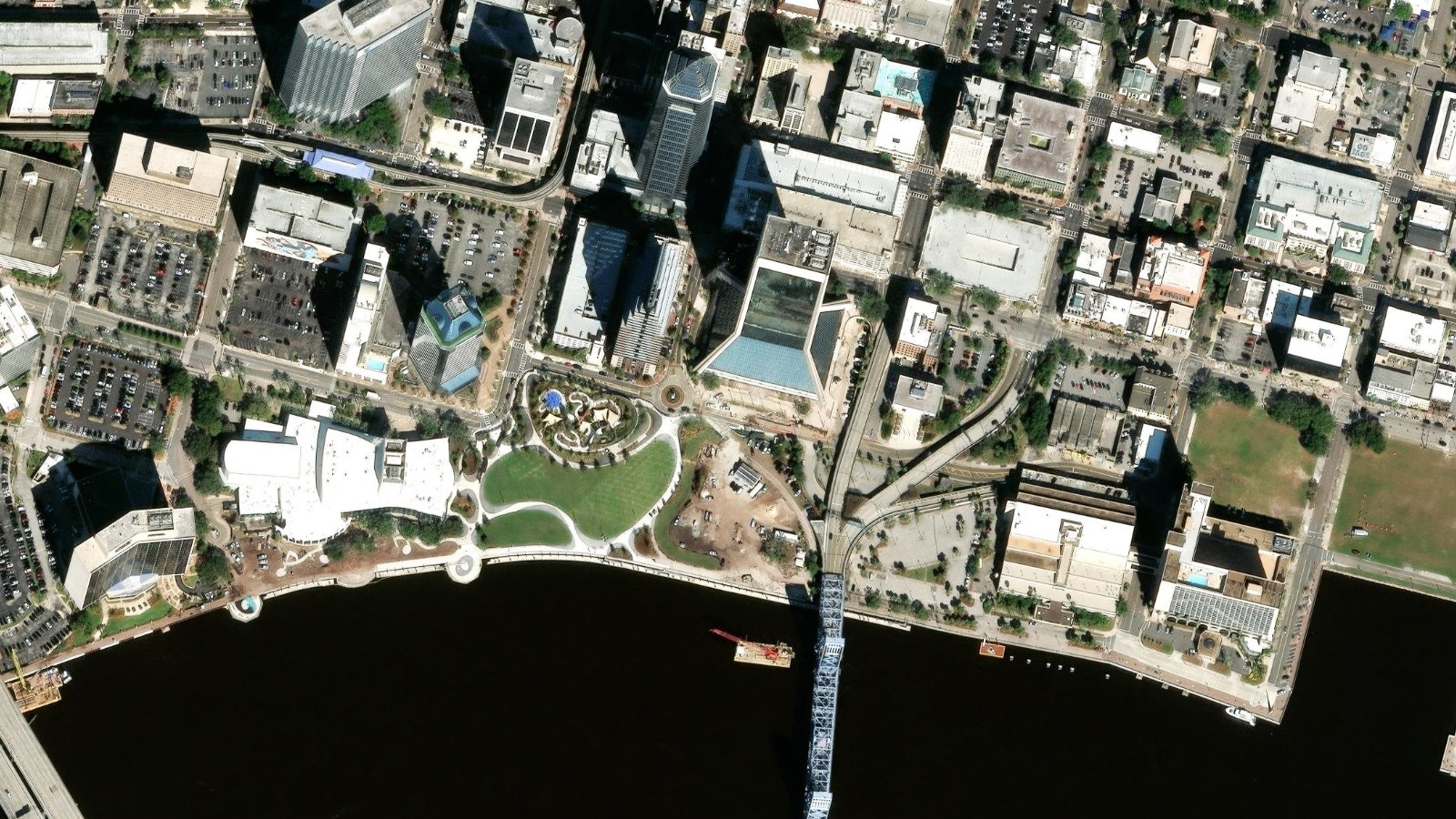 ONE INDEPENDENT DRIVE, JACKSONVILLE, FL(本社・衛星)