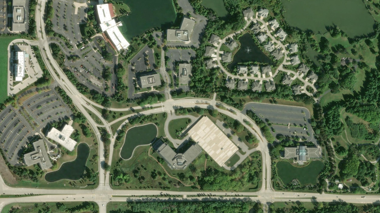1900 W. FIELD COURT, LAKE FOREST, IL(本社・衛星)