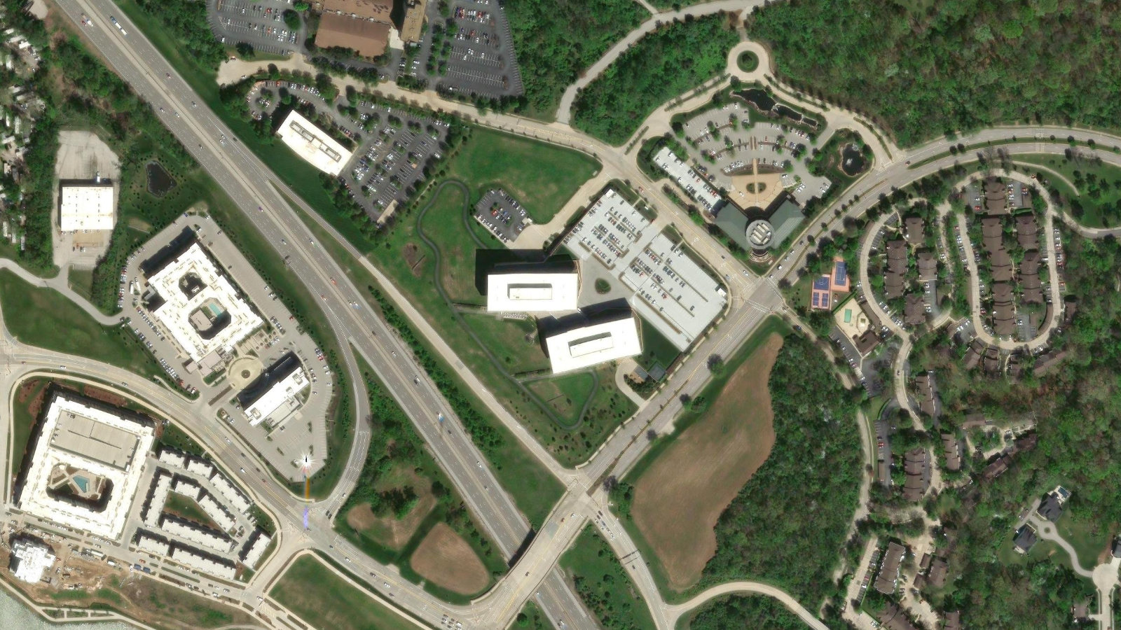 16600 SWINGLEY RIDGE ROAD, CHESTERFIELD, MO(本社・衛星)