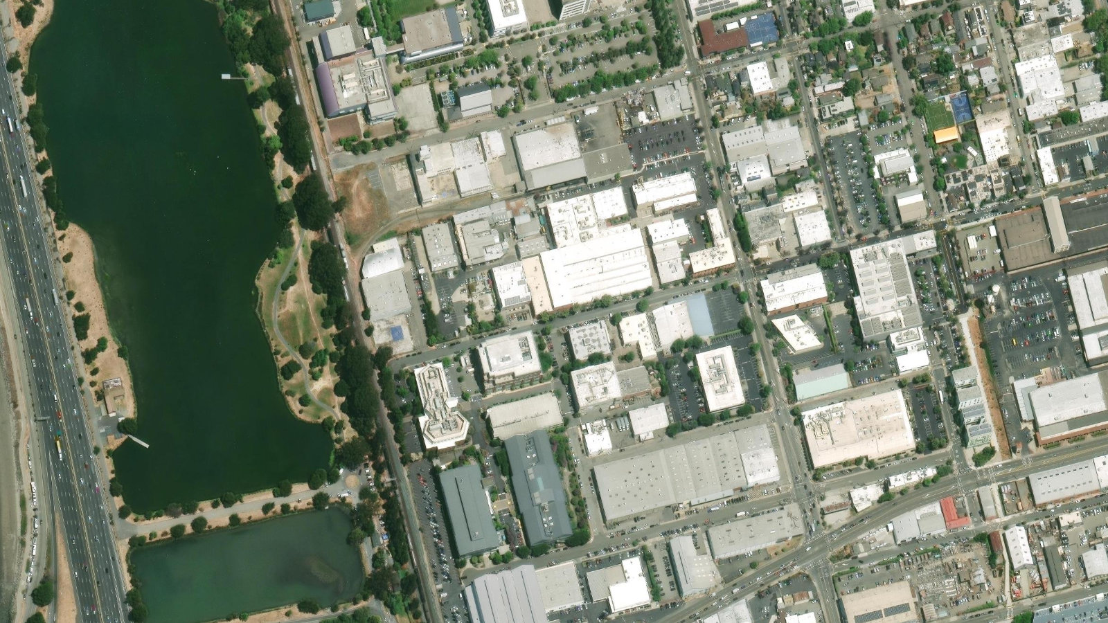 775 HEINZ AVENUE, BERKELEY, CA(本社・衛星)