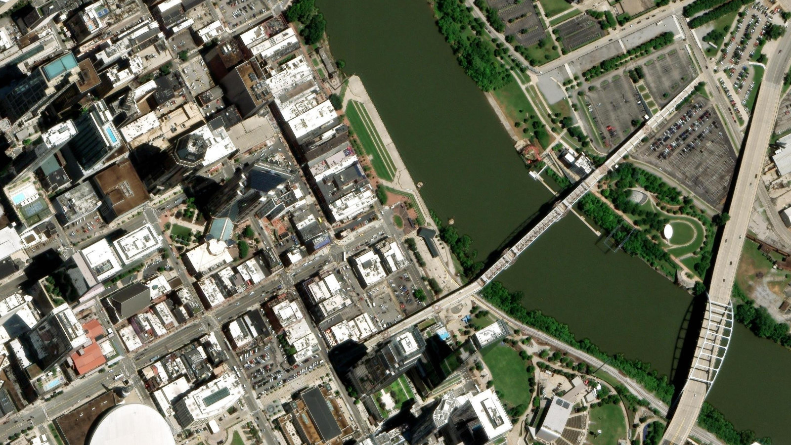 ONE GAYLORD DR, NASHVILLE, TN(本社・衛星)