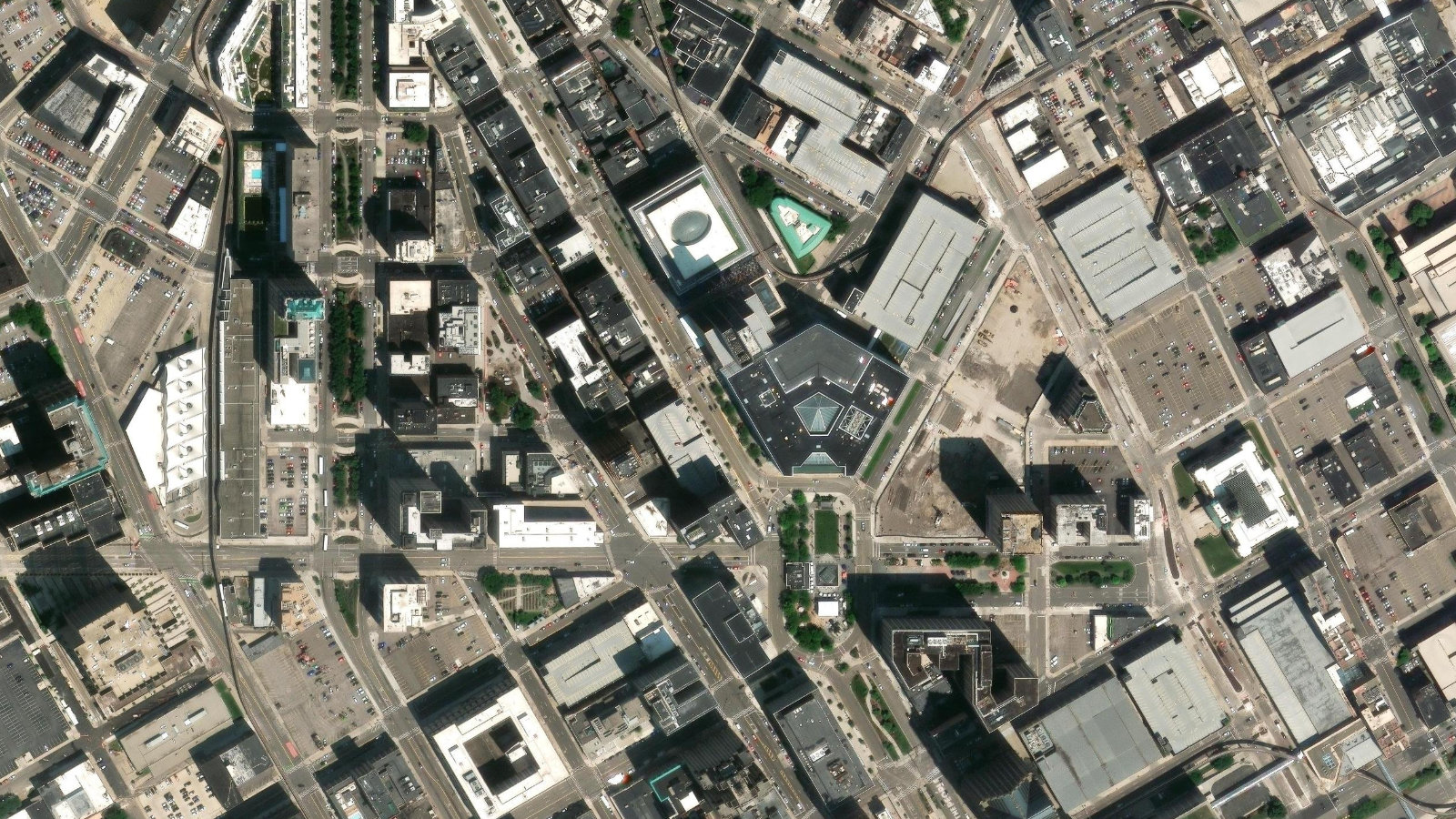 1050 WOODWARD AVENUE, DETROIT, MI(本社・衛星)