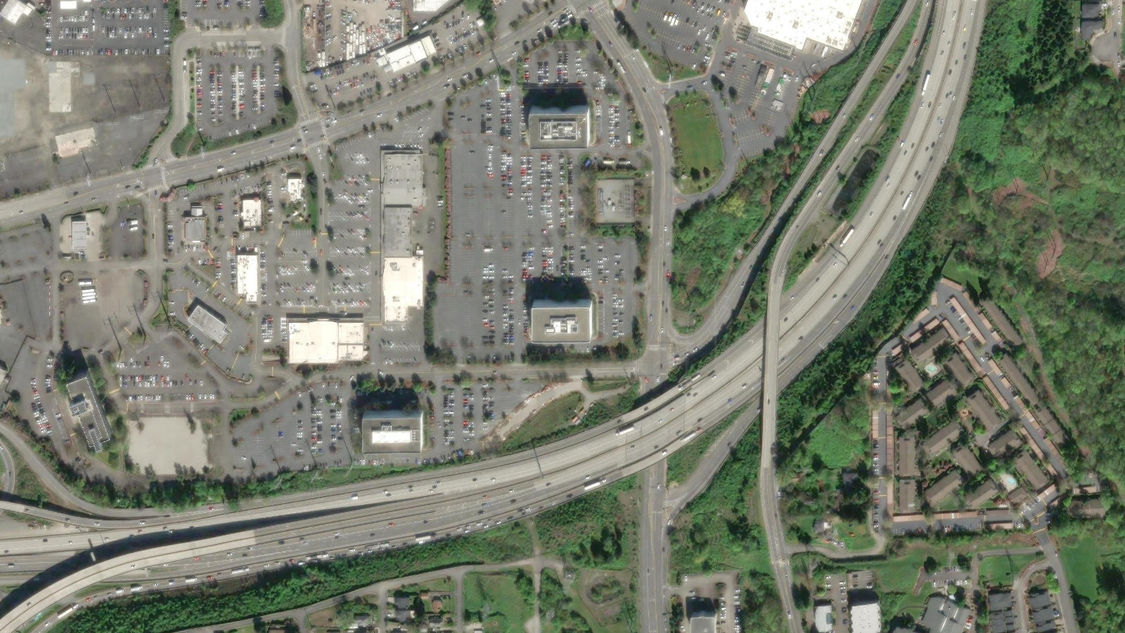 700 S RENTON VILLAGE PLACE, RENTON, WA（本社・衛星）