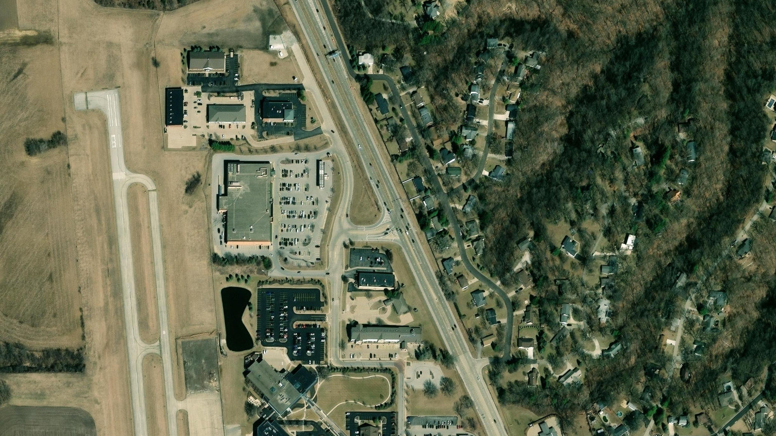 9025 N. LINDBERGH DRIVE, PEORIA, IL(本社・衛星)