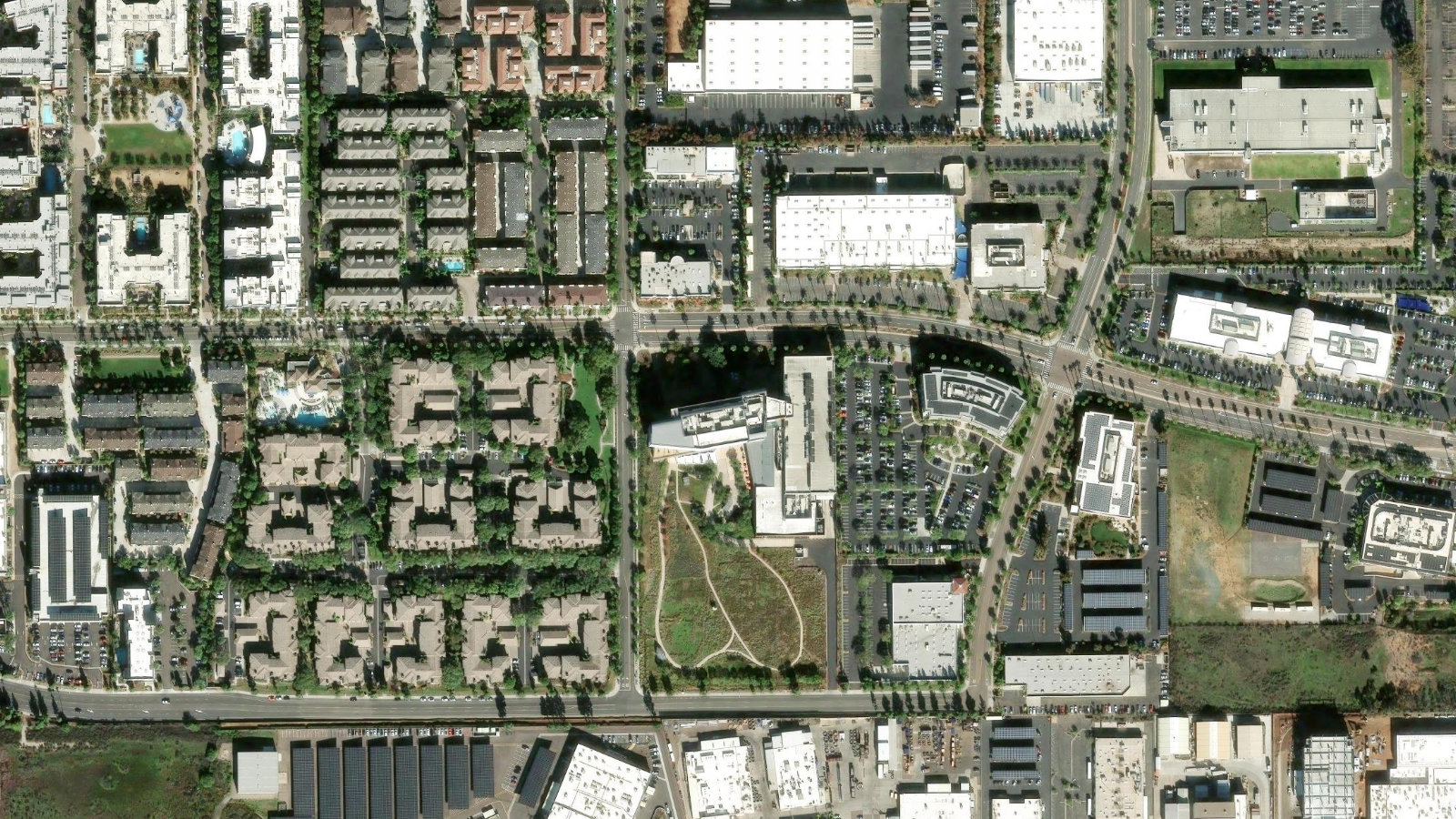 9001 SPECTRUM CENTER BLVD., SAN DIEGO, CA(本社・衛星)
