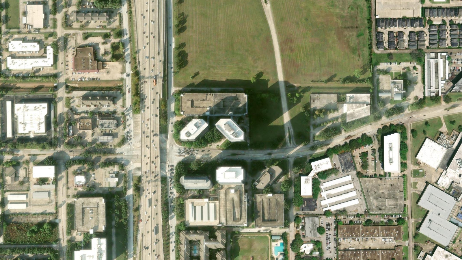 10350 RICHMOND AVENUE, HOUSTON, TX(本社・衛星)