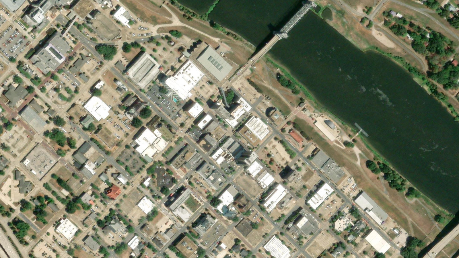 1412 CENTRE COURT DRIVE, ALEXANDRIA, LA（本社・衛星）