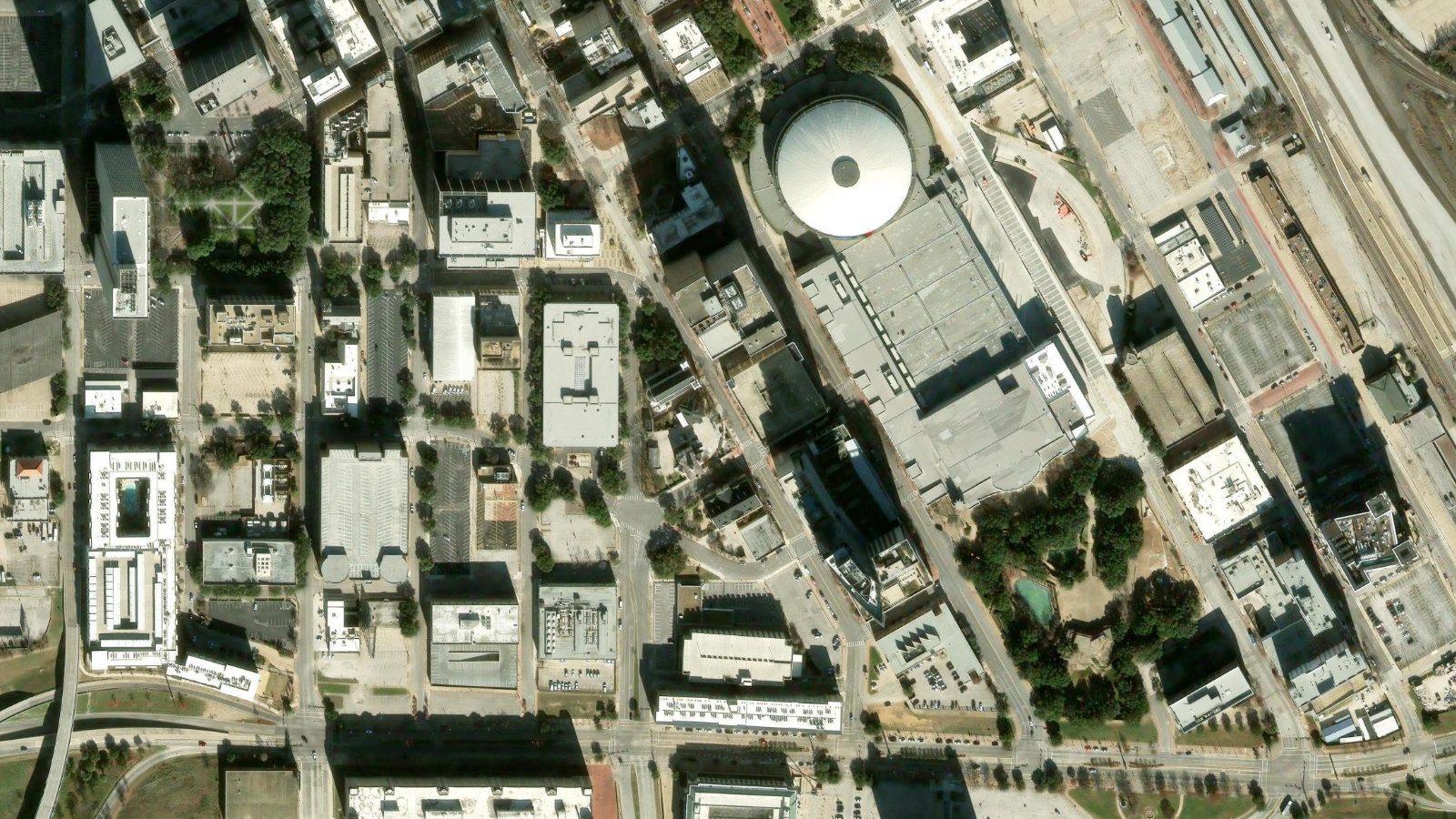 100 THROCKMORTON, FT WORTH, TX(本社・衛星)