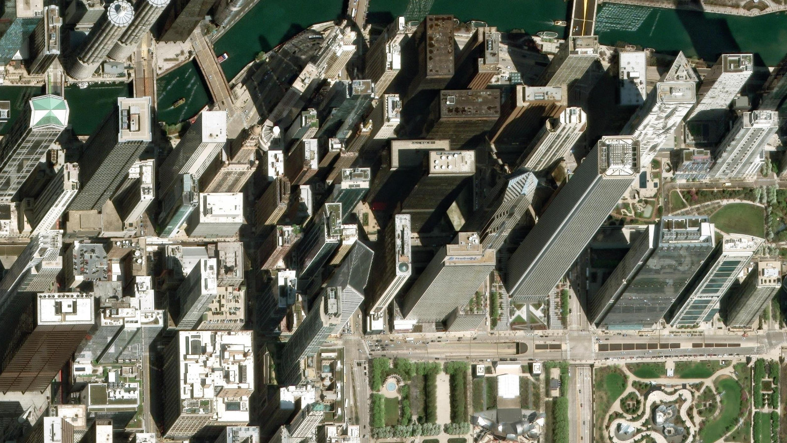 205 N. MICHIGAN AVE., CHICAGO, IL（本社・衛星）