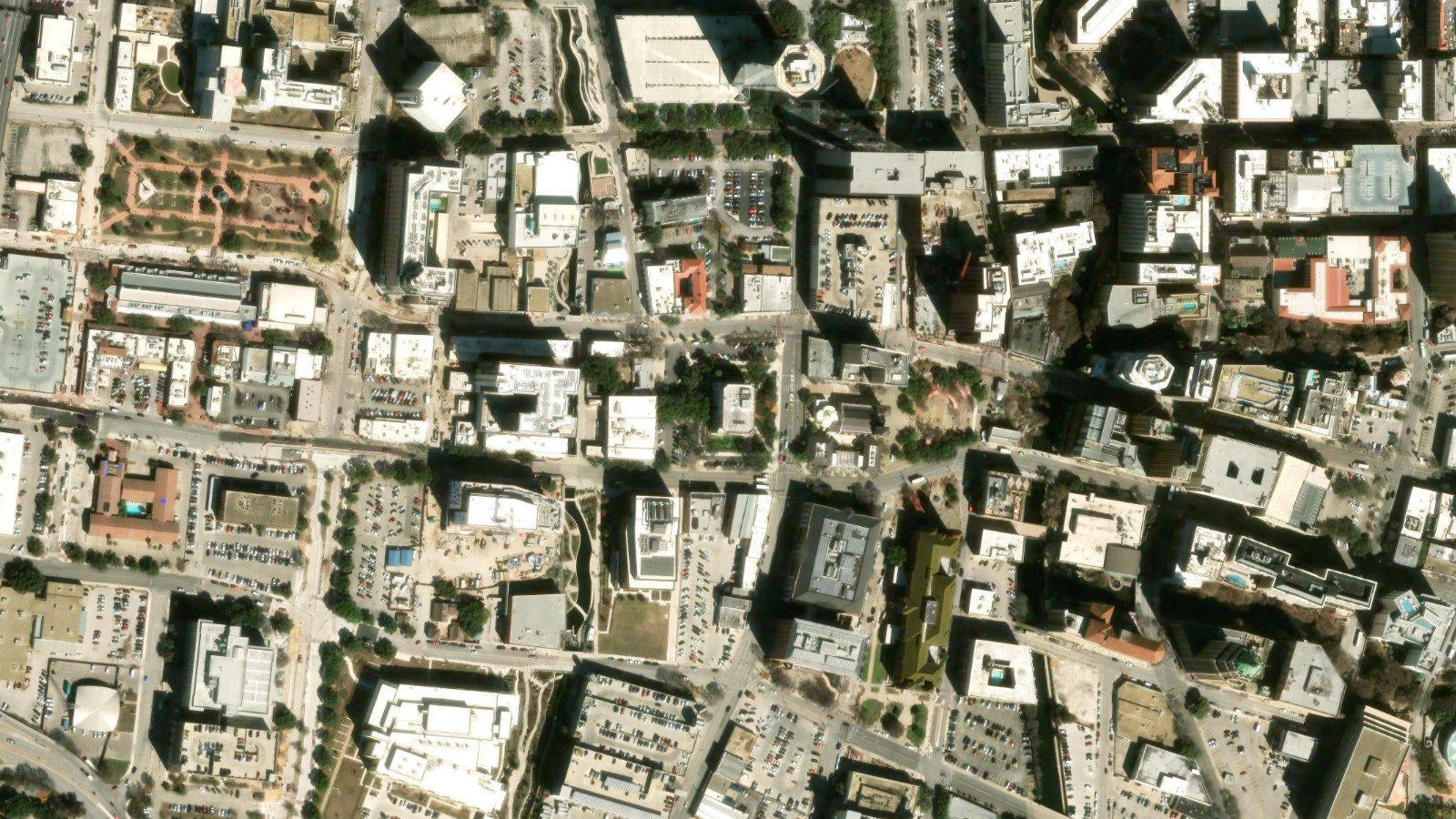 19122 US HIGHWAY 281N, SAN ANTONIO, TX（本社・衛星）