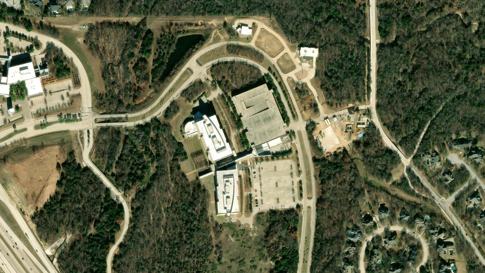 3150 SABRE DRIVE, SOUTHLAKE, TX(本社・衛星)