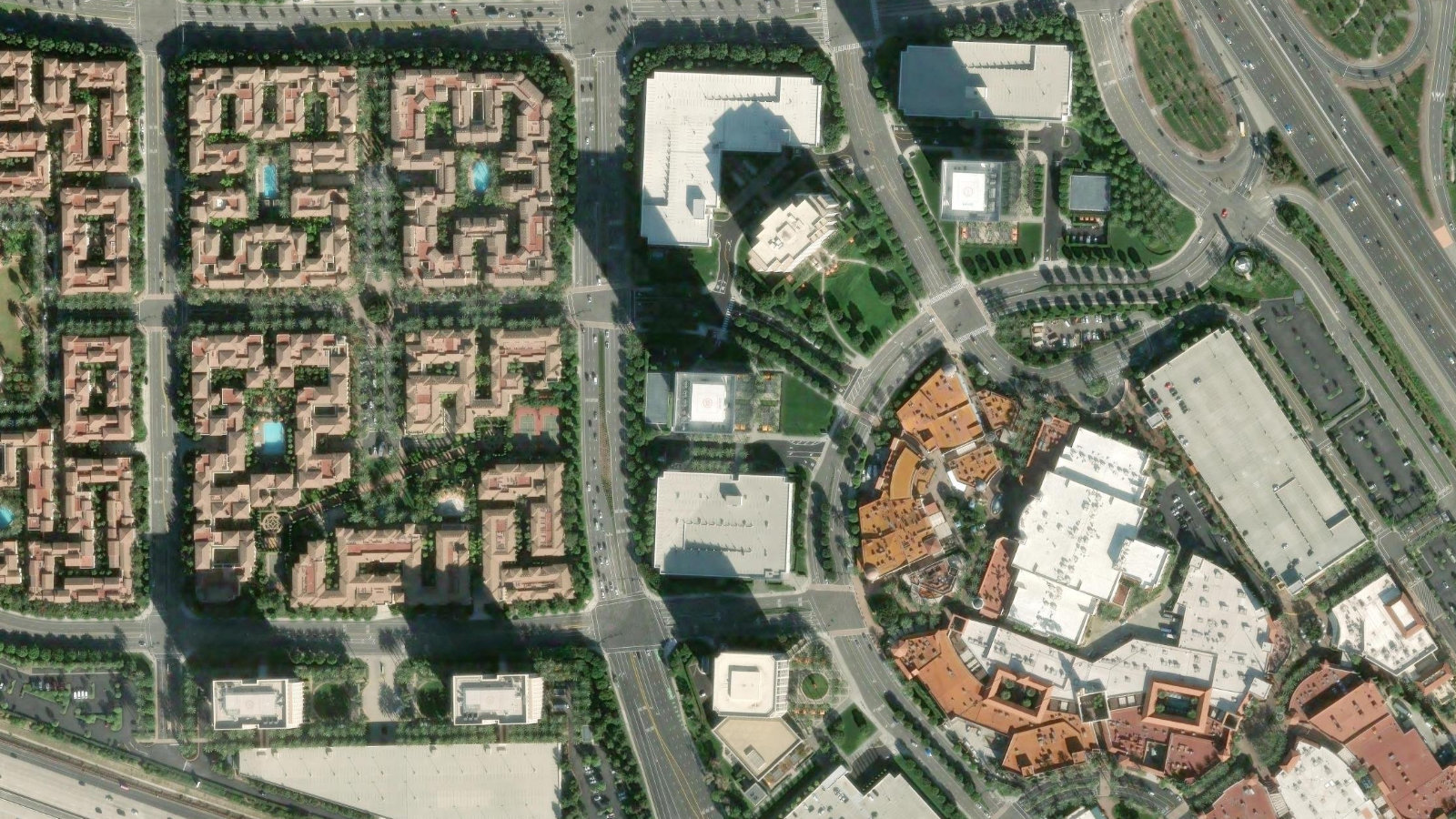 200 SPECTRUM CENTER DR., IRVINE, CA(本社・衛星)