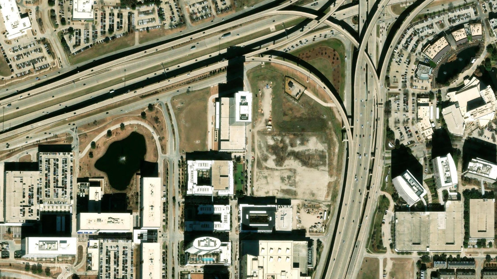 7900 WINDROSE AVENUE, PLANO, TX(本社・衛星)