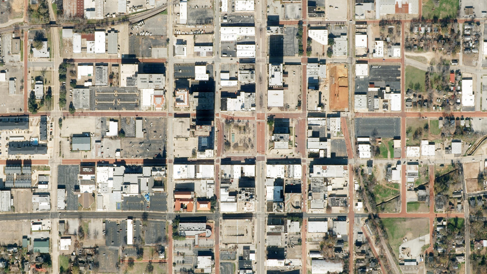 1201 S BECKHAM, TYLER, TX（本社・衛星）