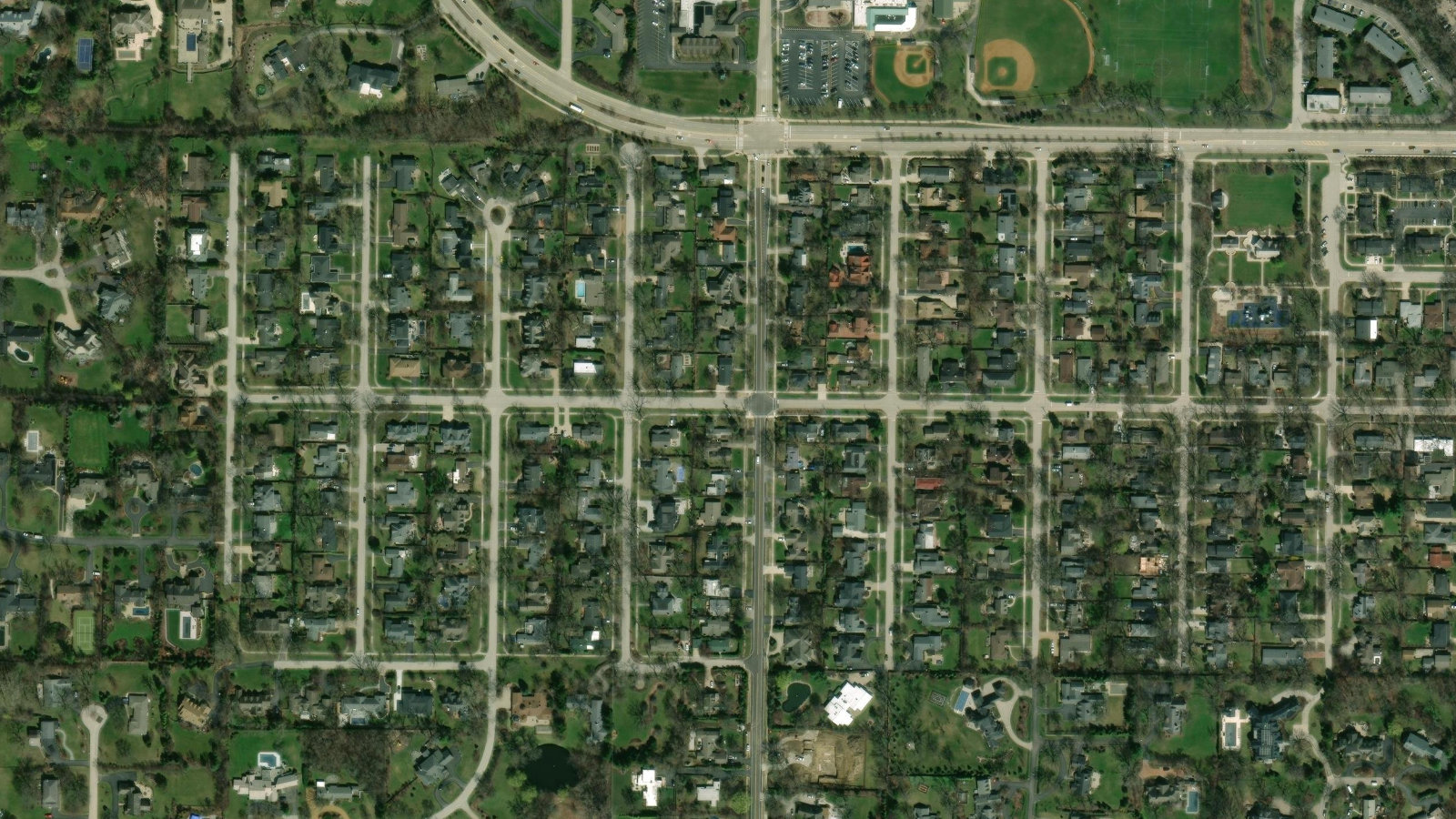 EDENS & WINNETKA ROAD, NORTHFIELD, IL(本社・衛星)
