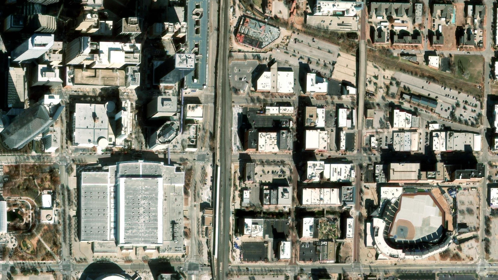 1 E. SHERIDAN AVE, OKLAHOMA CITY, OK(本社・衛星)