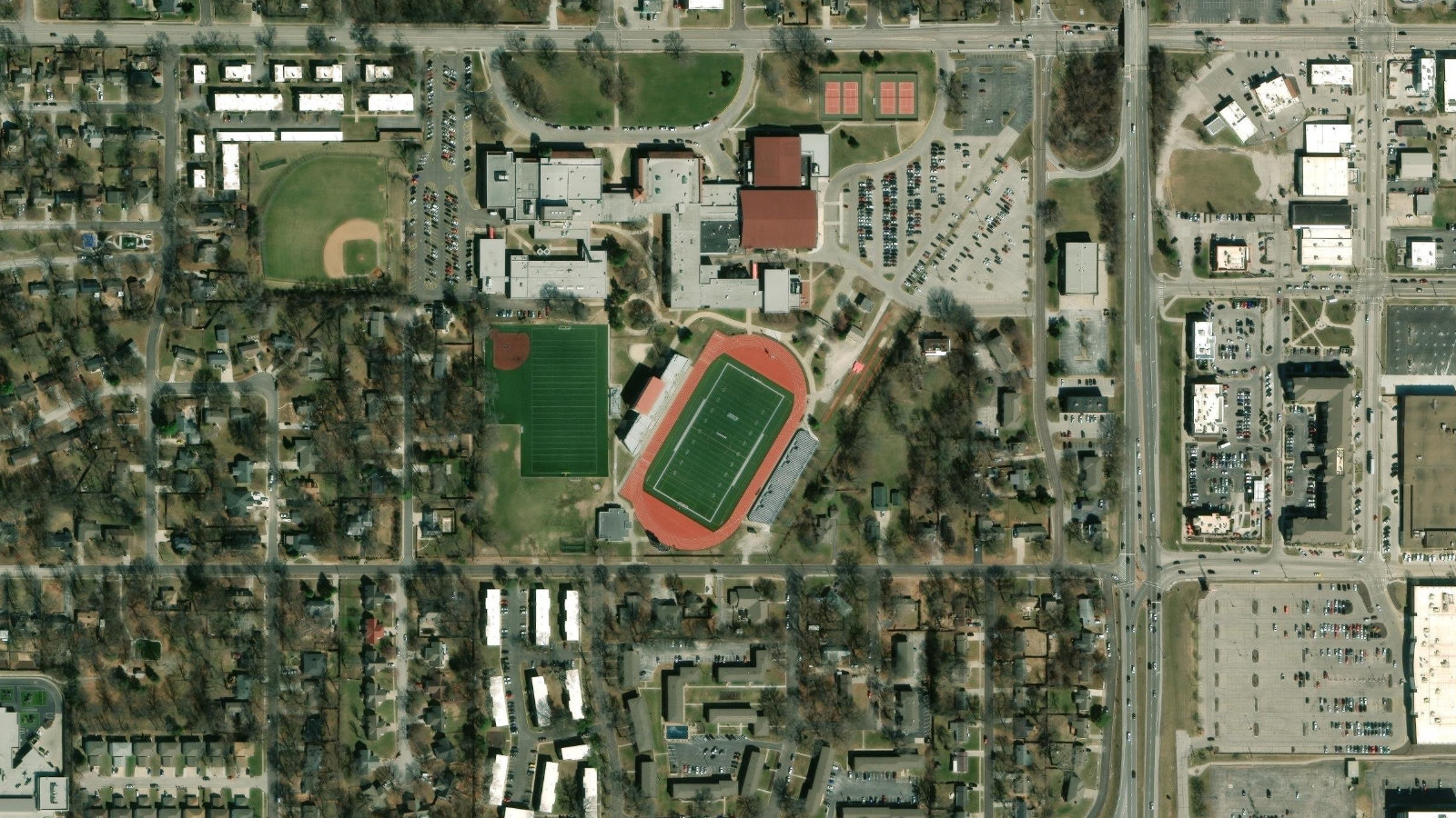 9000 W. 67TH STREET, SHAWNEE MISSION, KS(本社・衛星)