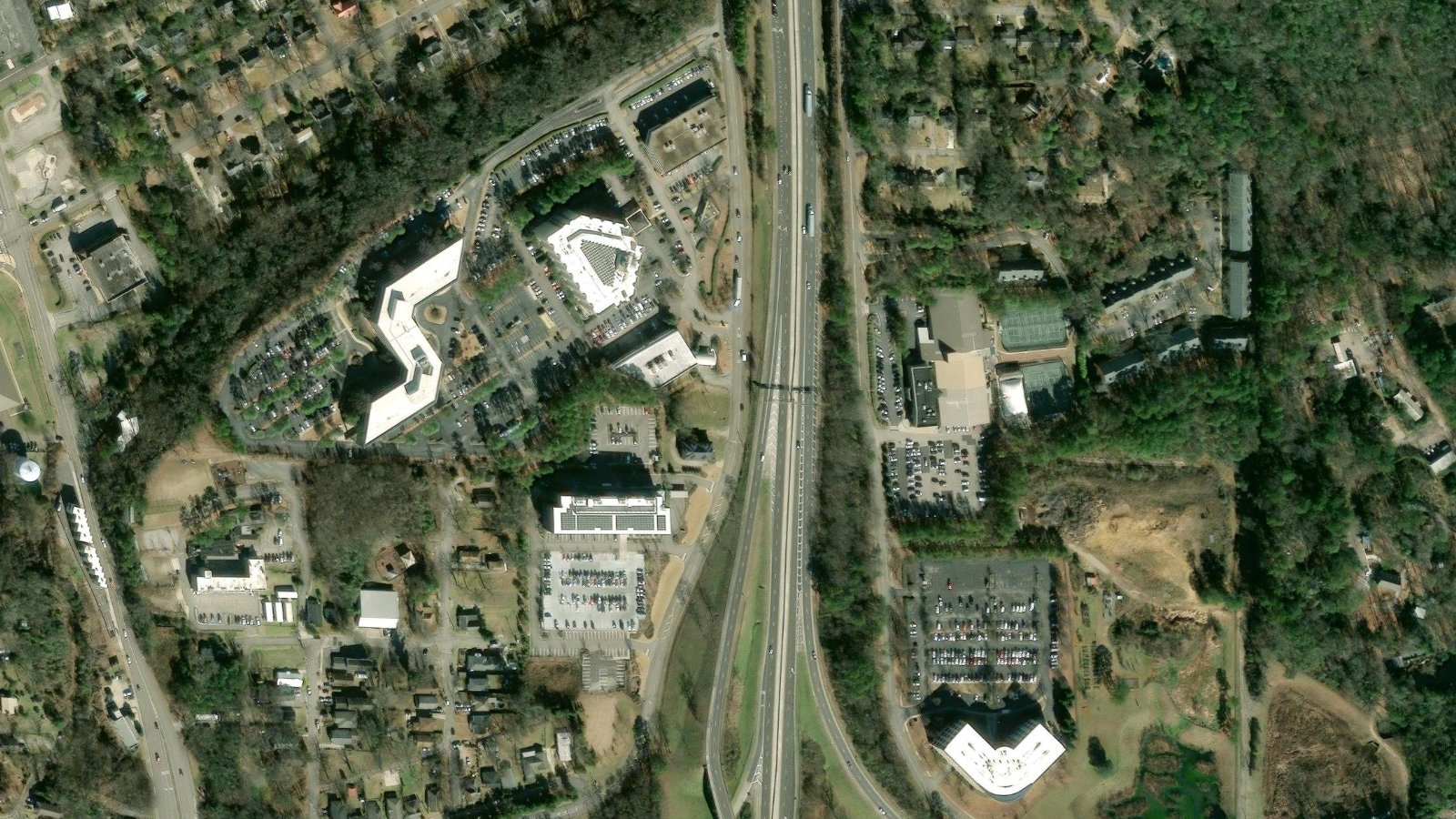 2500 WOODCREST PLACE, BIRMINGHAM, AL（本社・衛星）