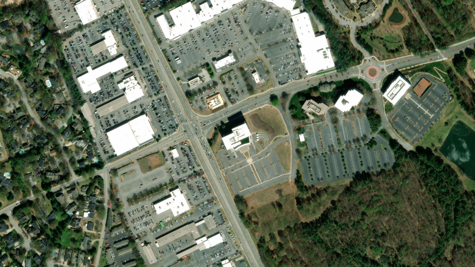 6 VERDAE BOULEVARD, GREENVILLE, SC(本社・衛星)
