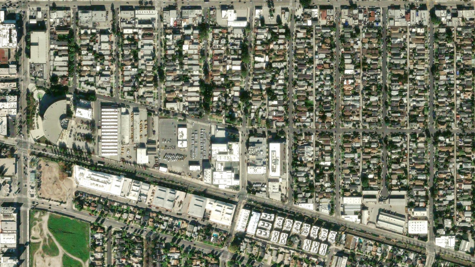 3102 36TH STREET, LOS ANGELES, CA(本社・衛星)