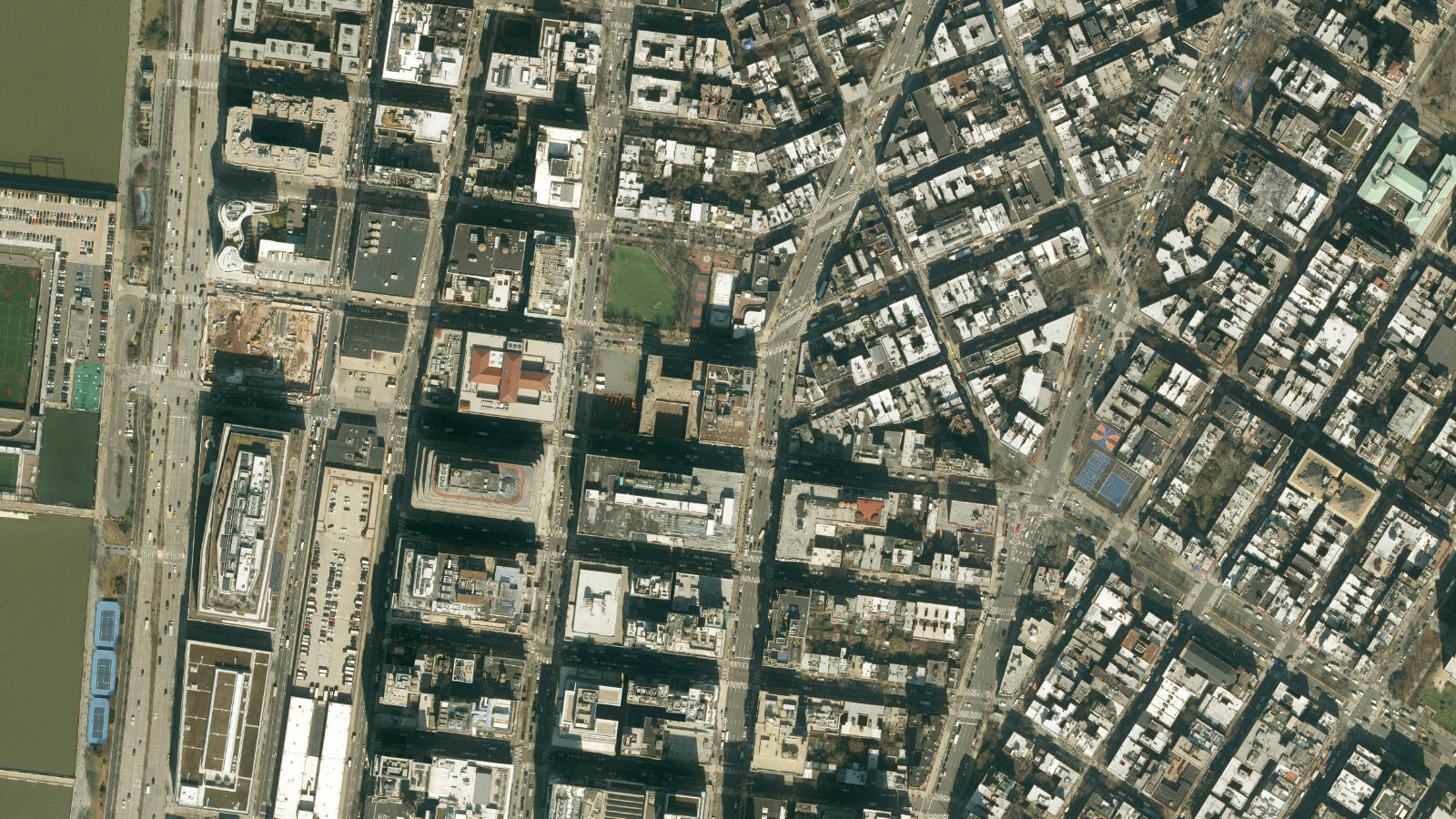 225 VARICK STREET, NEW YORK, NY（本社・衛星）